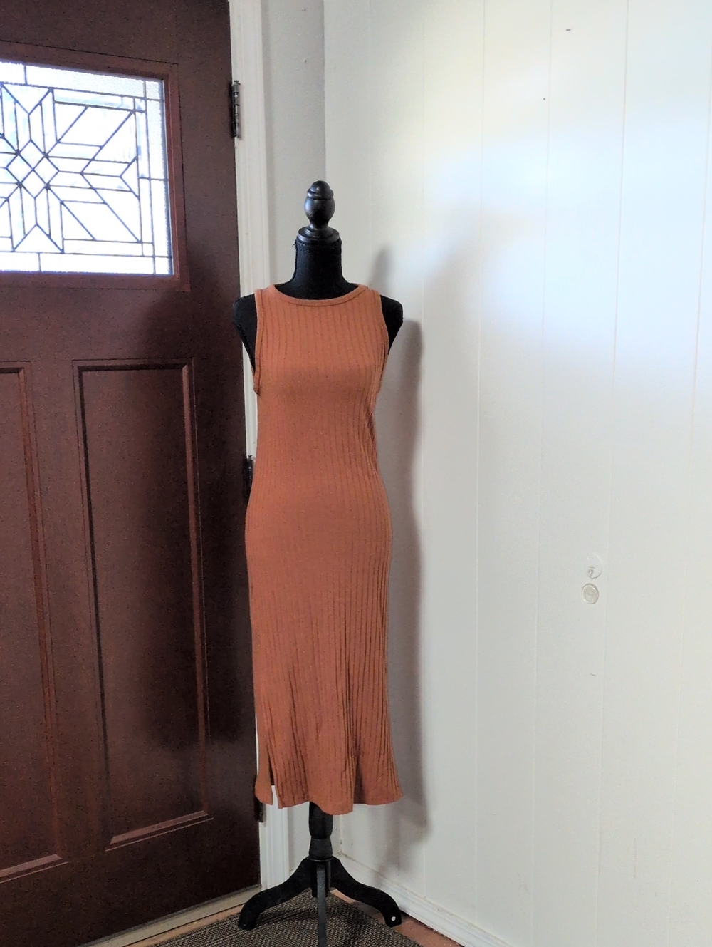 Sleeveless Ribbed Midi Dress in Rust - Brand: Old Navy Size Medium